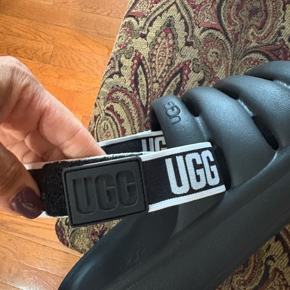 Woman's UGg sport slider . - Picture 5 of 6